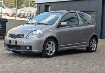 Toyota Yaris 214.585 km 3.500 &euro; Neuss 41464