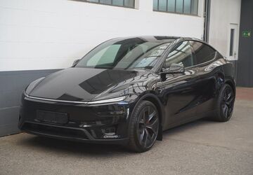 Tesla Model Y 7.865 km 61.950 &euro; Mönchengladbach 41236