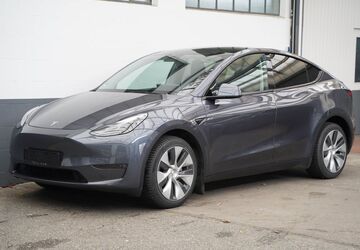 Tesla Model Y 33.514 km 32.450 &euro; Mönchengladbach 41236