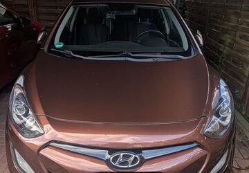 Hyundai i30 83.000 km 7.499 &euro; Krefeld 47800