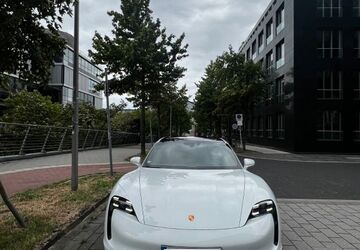Porsche Taycan 15.000 km 61.500 &euro; Düsseldorf 40211