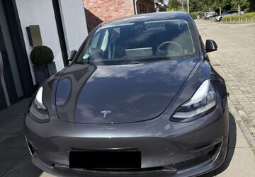Tesla Model 3 85.500 km 26.900 &euro; Krefeld 47403