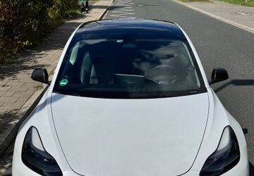 Tesla Model 3 113.047 km 26.199 &euro; Düsseldorf 40476