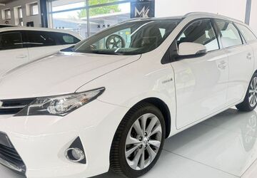 Toyota Auris 121.142 km 10.900 &euro; Grevenbroich 41515