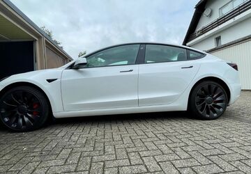 Tesla Model 3 21.064 km 39.900 &euro; Düsseldorf 40489